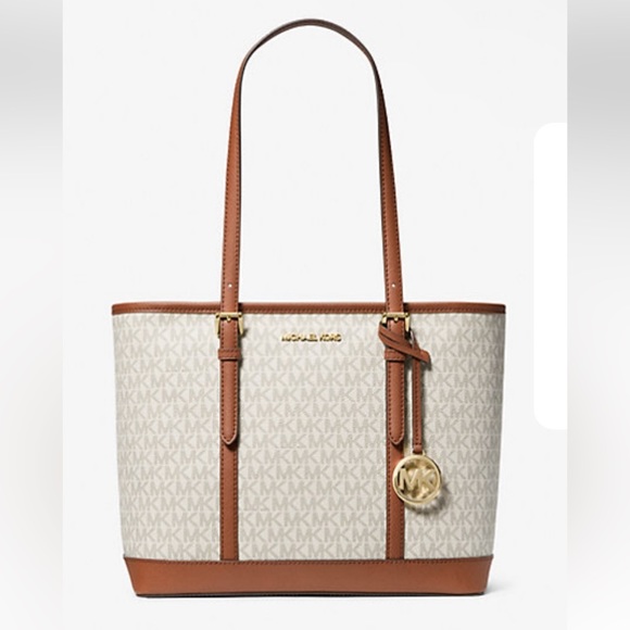 NWT MSRP $450 Michael Kors Jet Set Logo Tote, 10 X 15 X 5 inches! 👜 - Picture 2 of 4